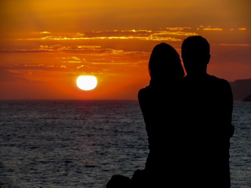 Couple au coucher de soleil