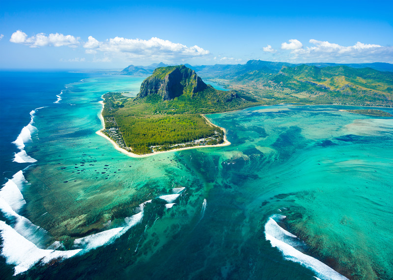 Plage tropicale — poser ses valises et profiter
