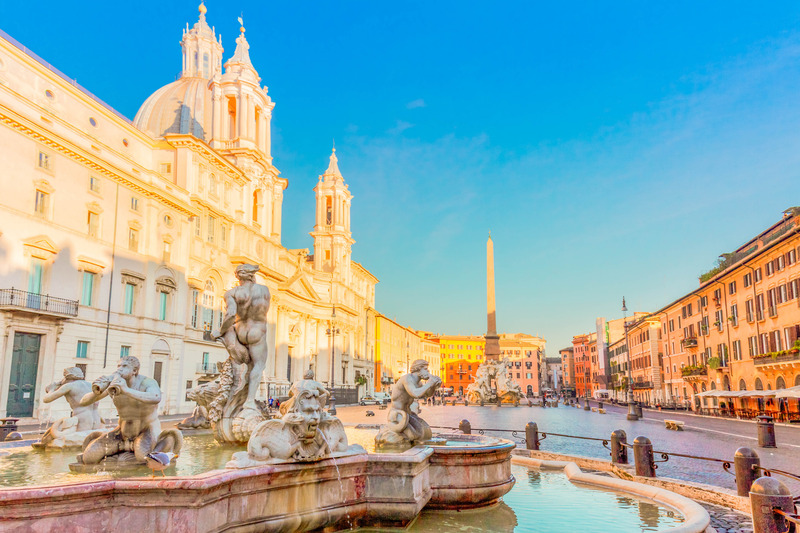 Fontaine baroque sur une place italienne